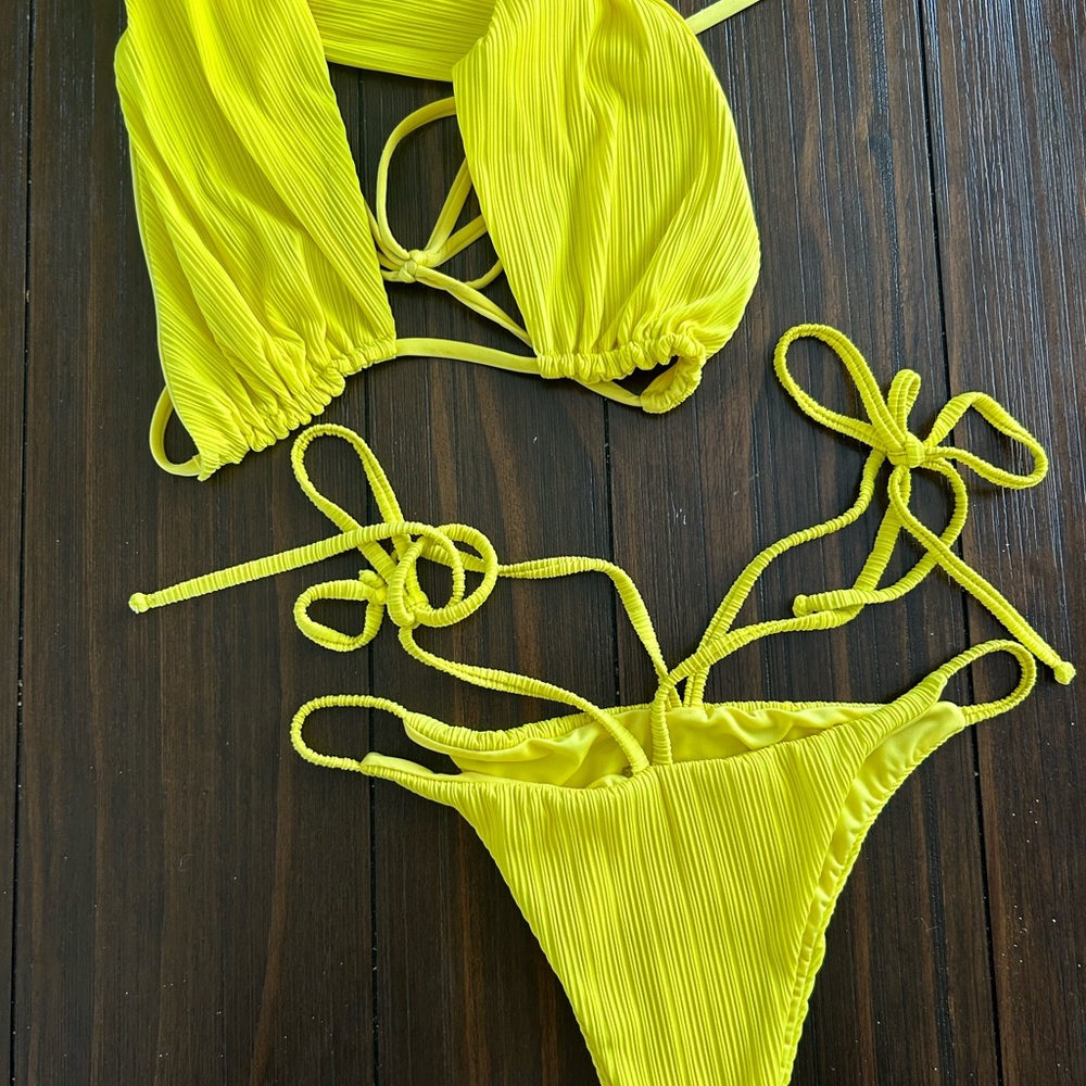 Frankies Bikinis ! Bright yellow 2 piece set bikini